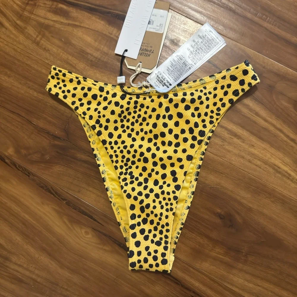 Billabong vibrant yellow