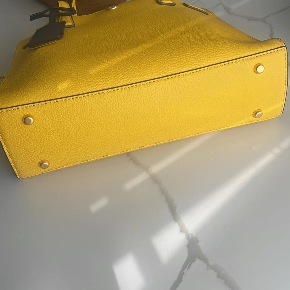 Tory Burch color goldfinch