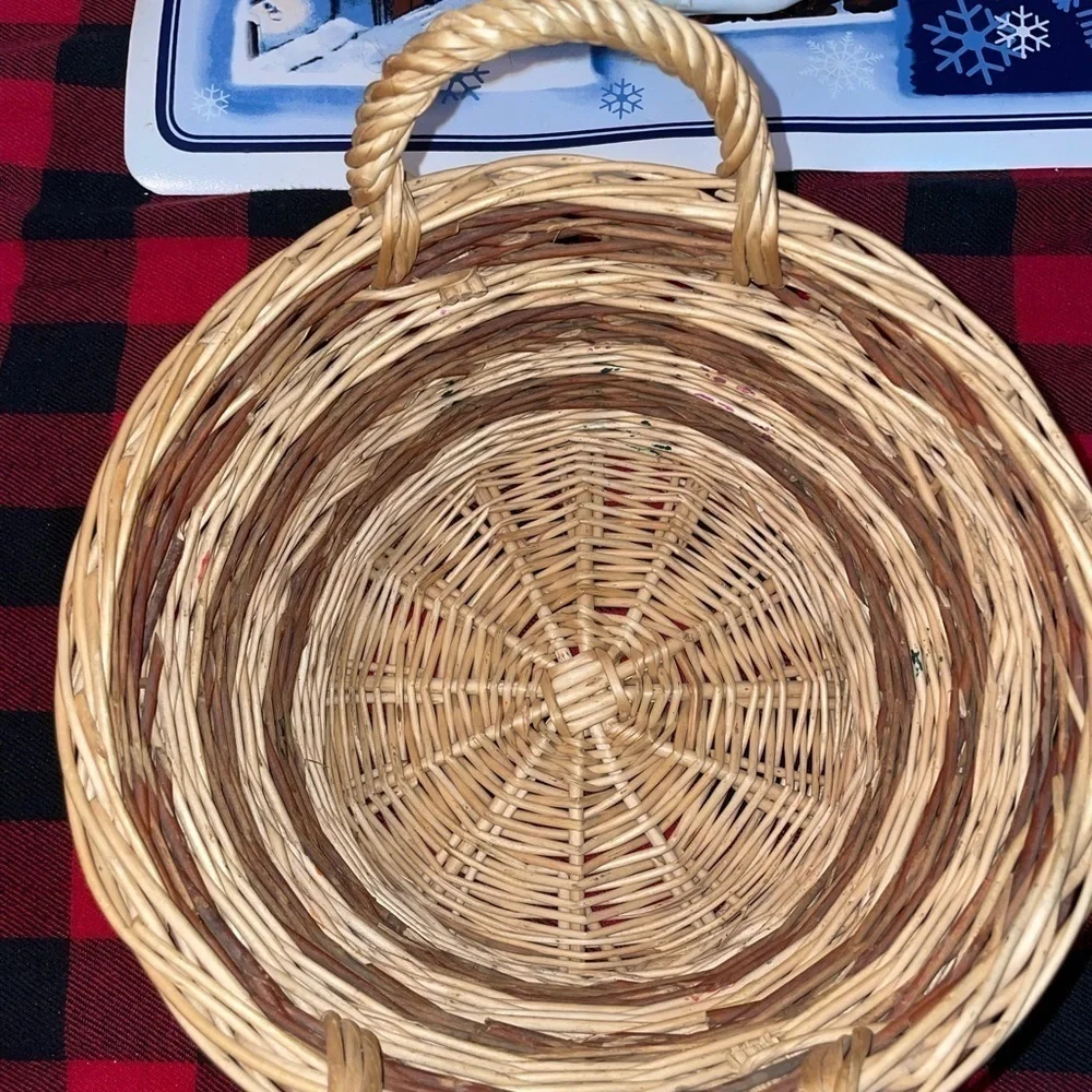 Source Unknown vintage round
