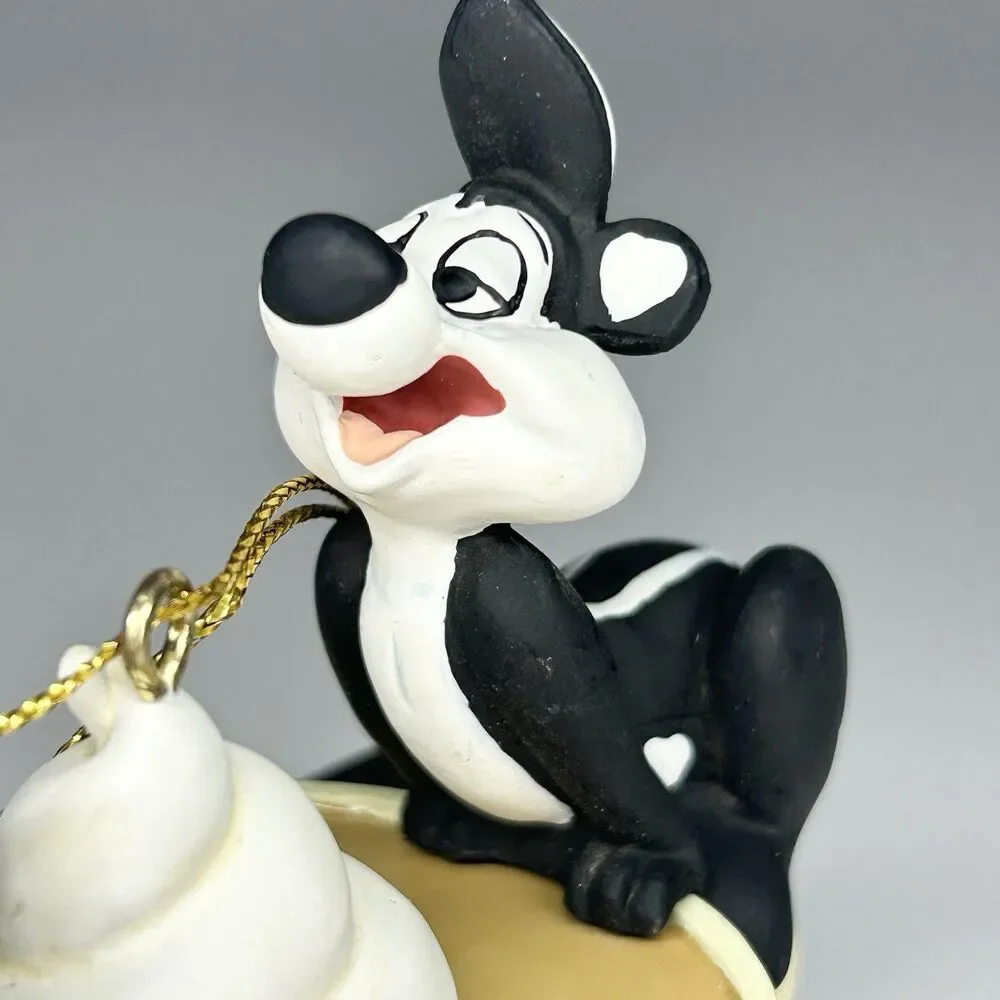 Looney Tunes photos marks box+ornament