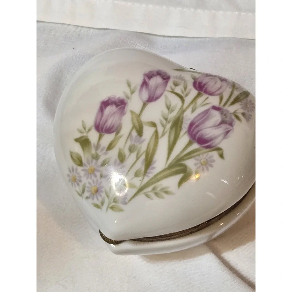 VNTG Hinged Vanity Box Jewelry Trinket Heart Shape Floral Covered