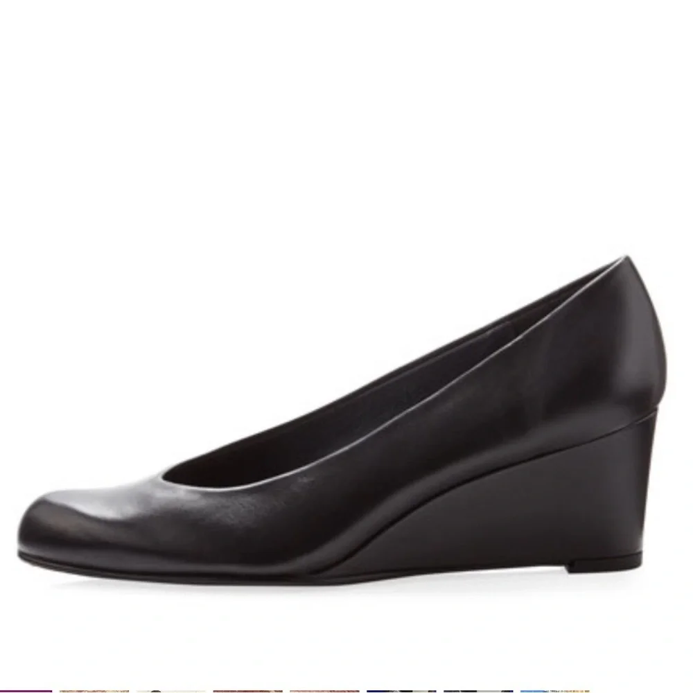 “STUART WEITZMAN” Black Wedge Pumps