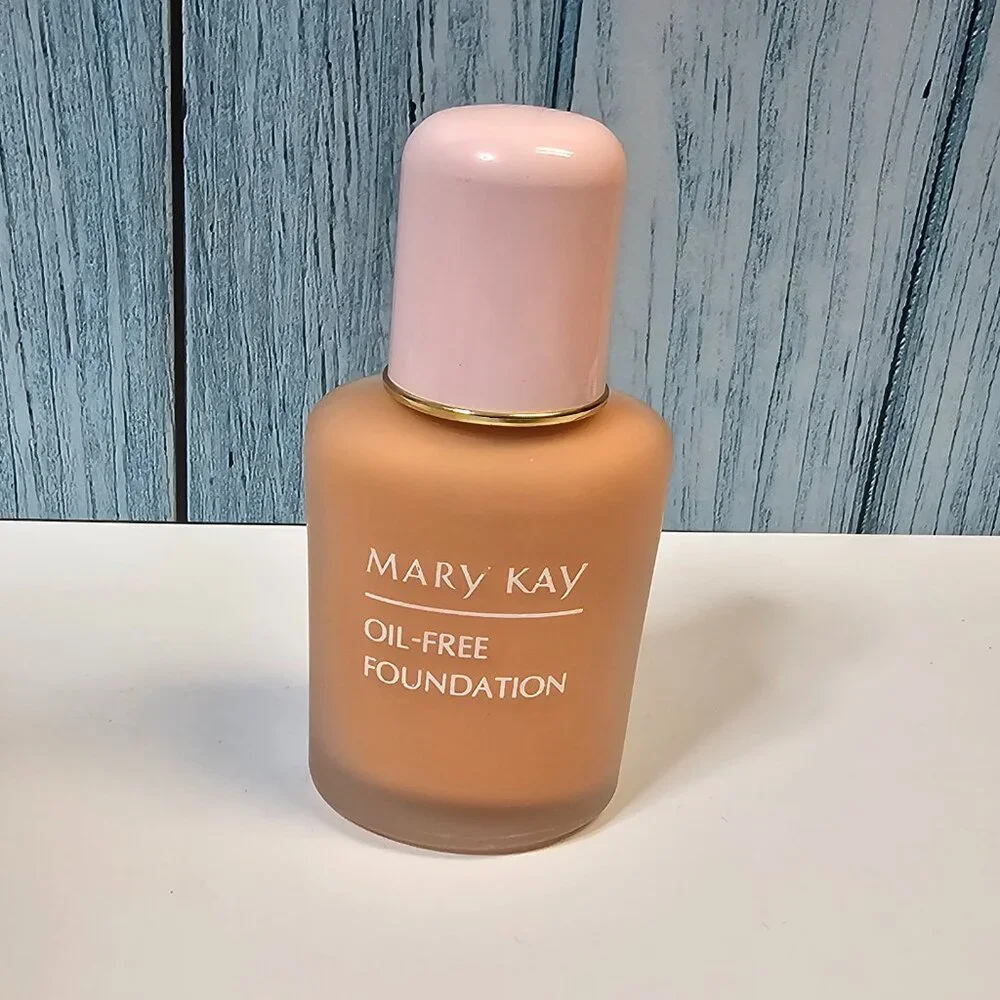 Mary Kay - Oil-Free Foundation Light Beige #3858 -‎ NIB Old Stock