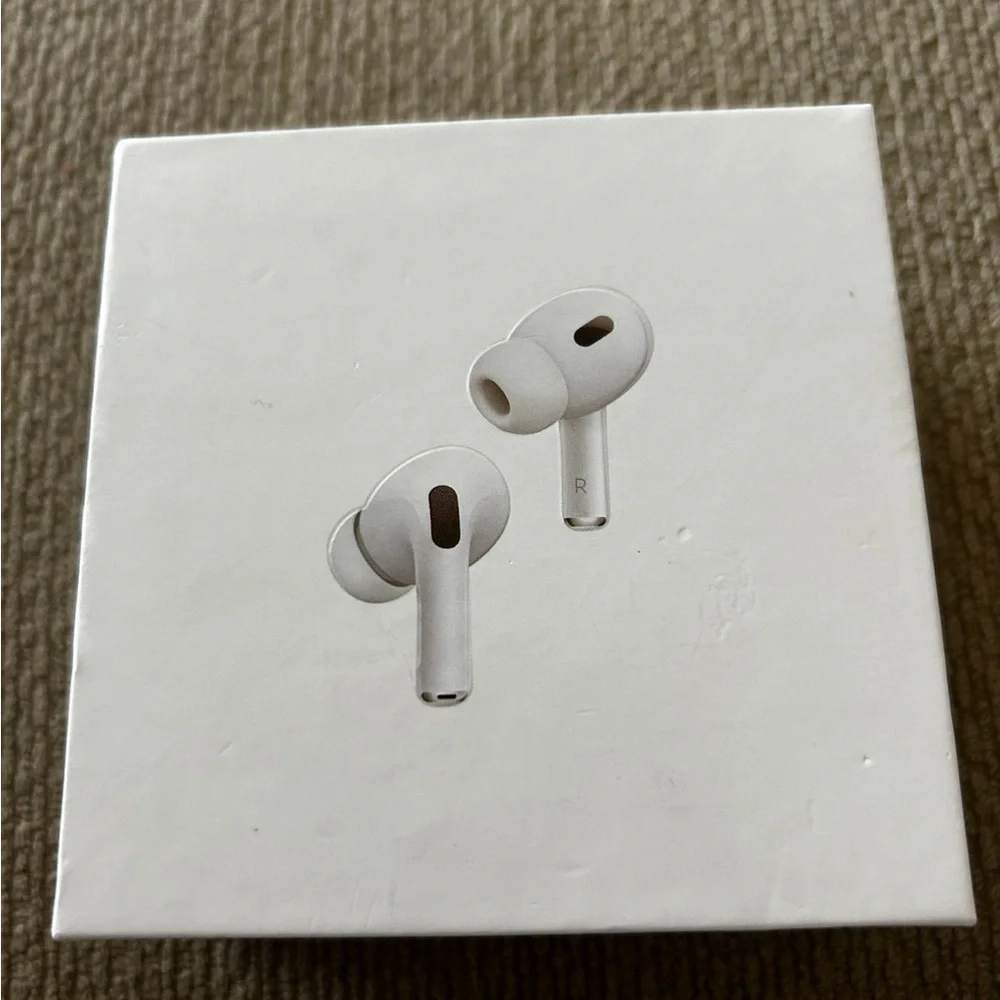 Apple White Wireless Headsets with Noise Isolation