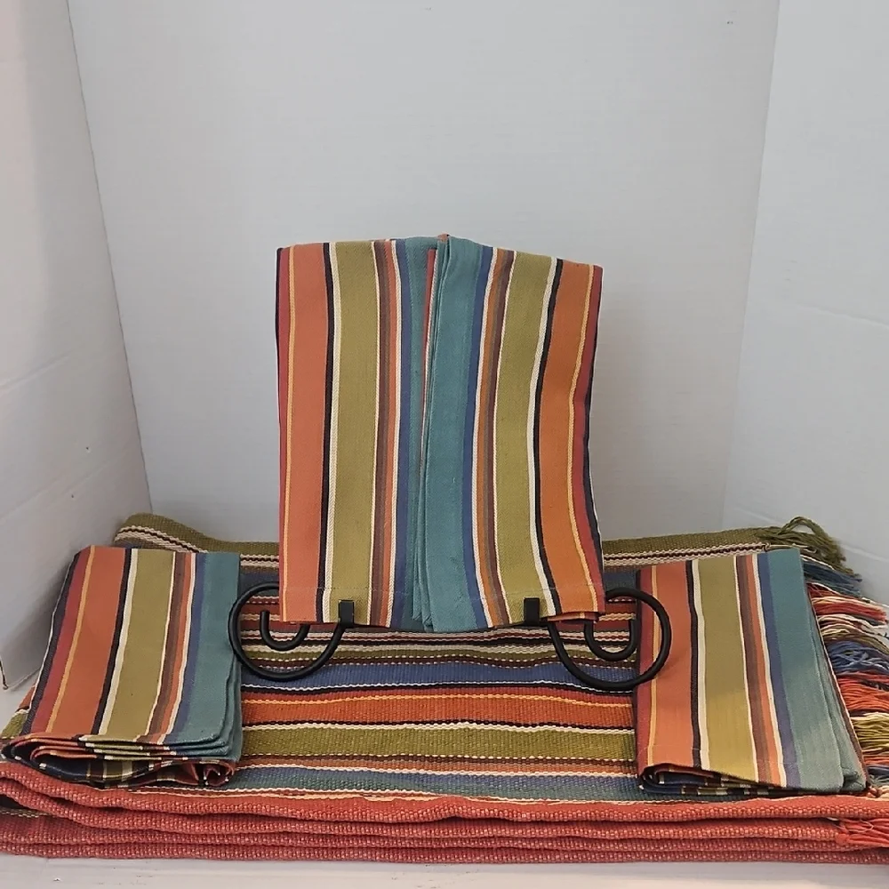 Crate&Barrel Multicolor Sabrosa Stripe Fringe Table Runner 4 Napkins Set