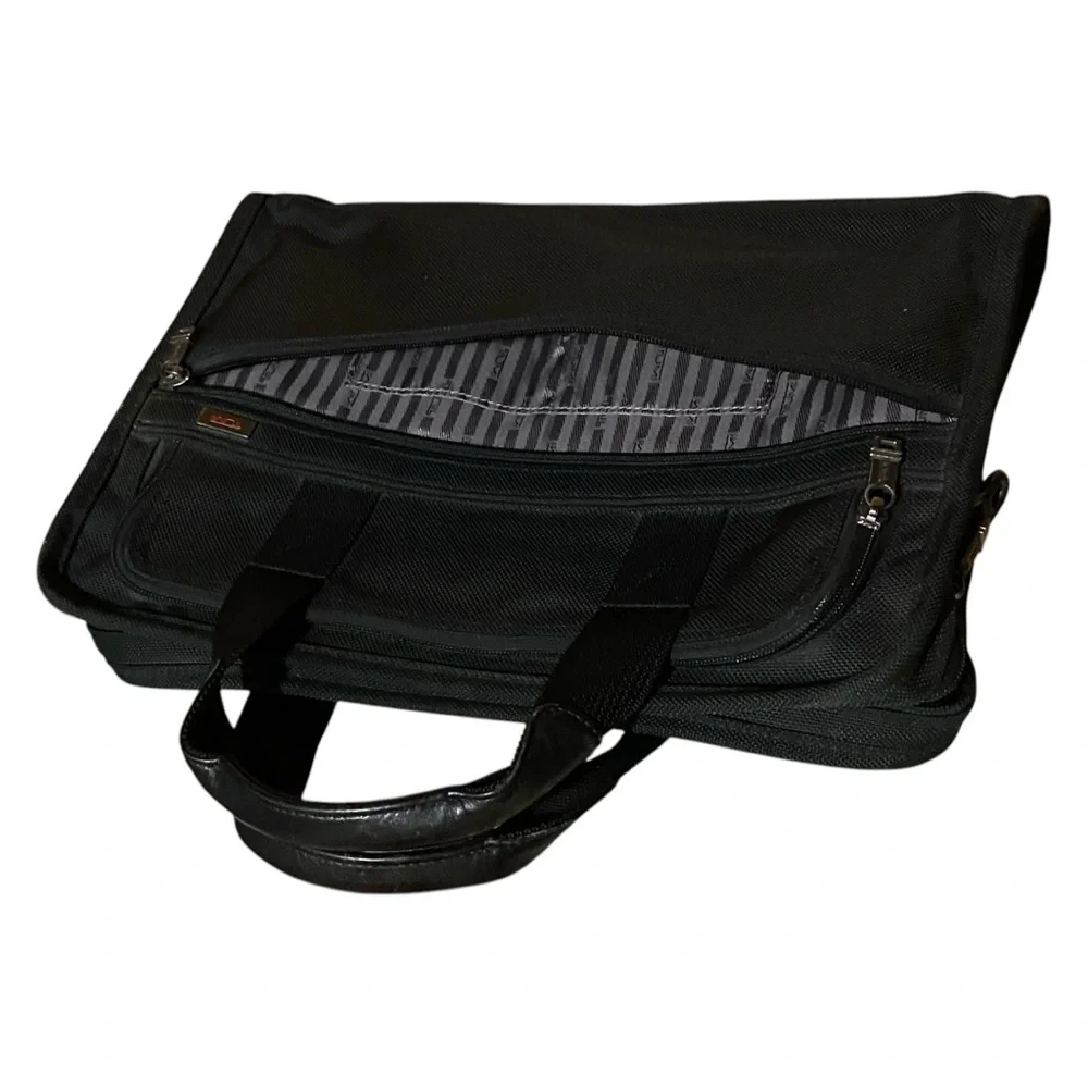 Tumi black business