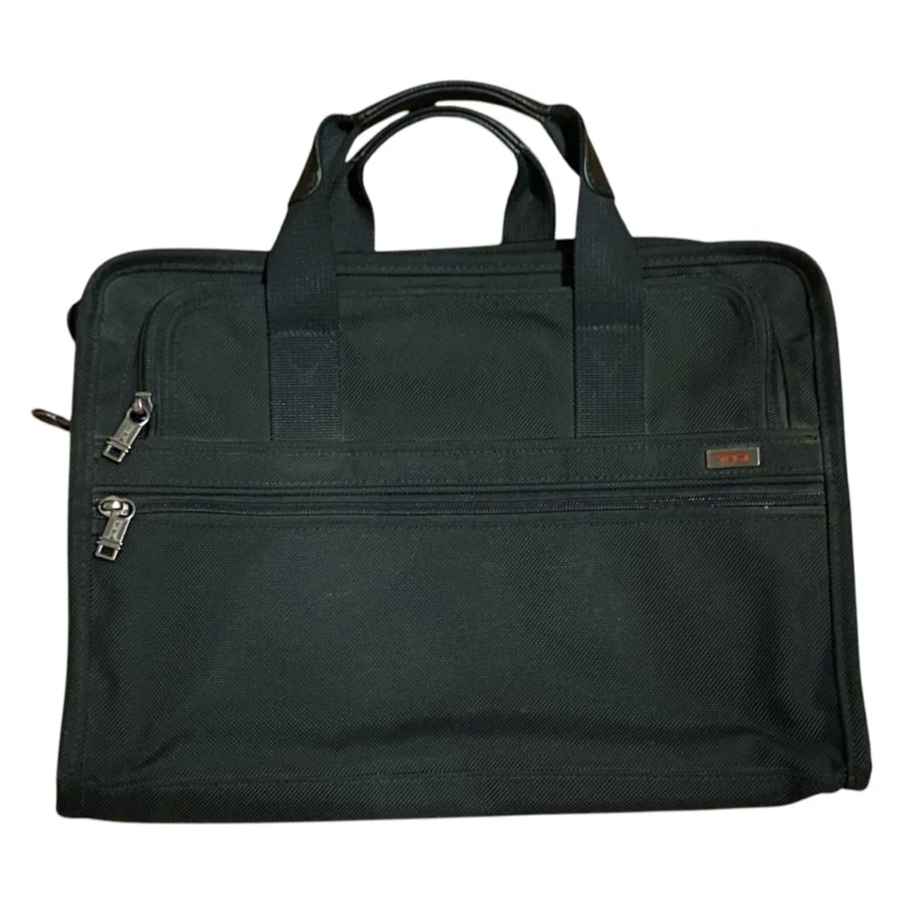 Tumi black business