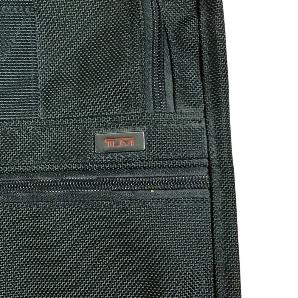 Tumi black business