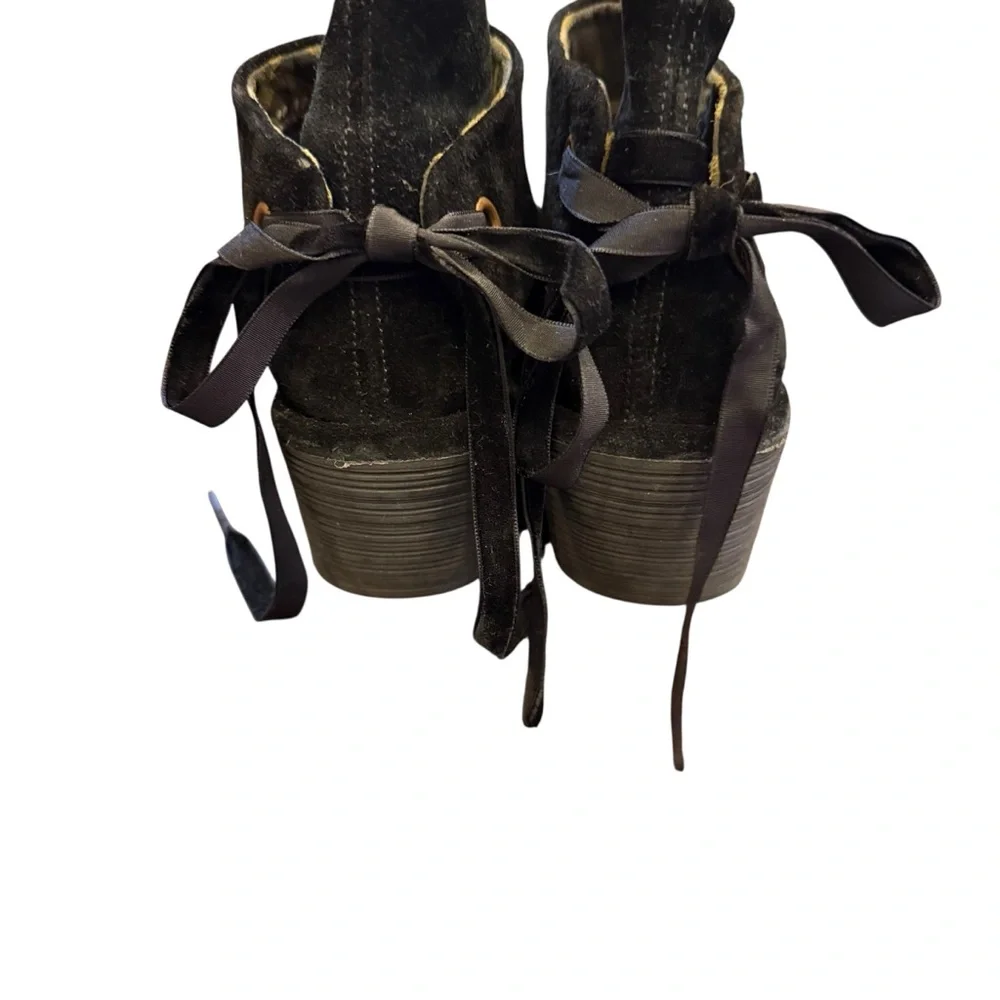 Fly London chic black