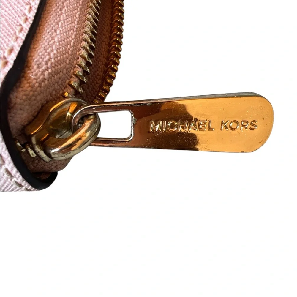 Michael Kors gold features