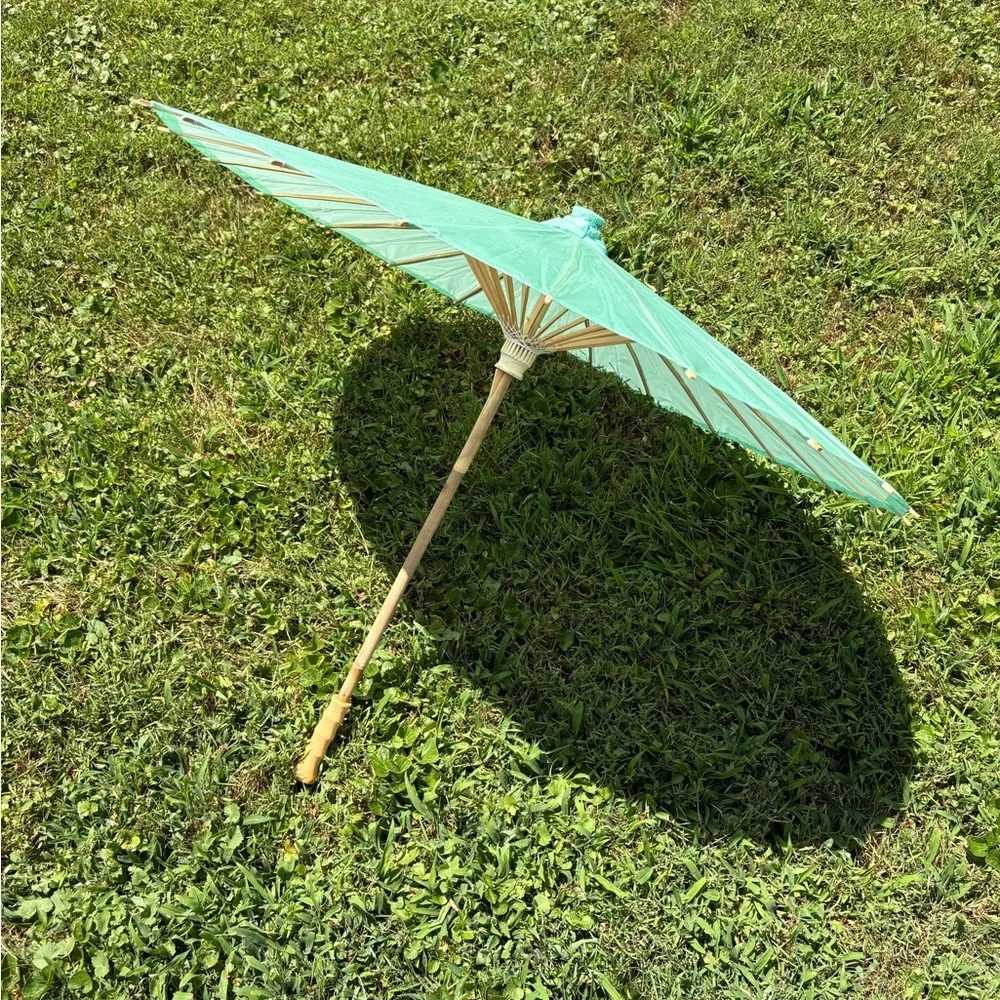Mint Green Paper Parasol Sun Umbrella for Wedding Picture