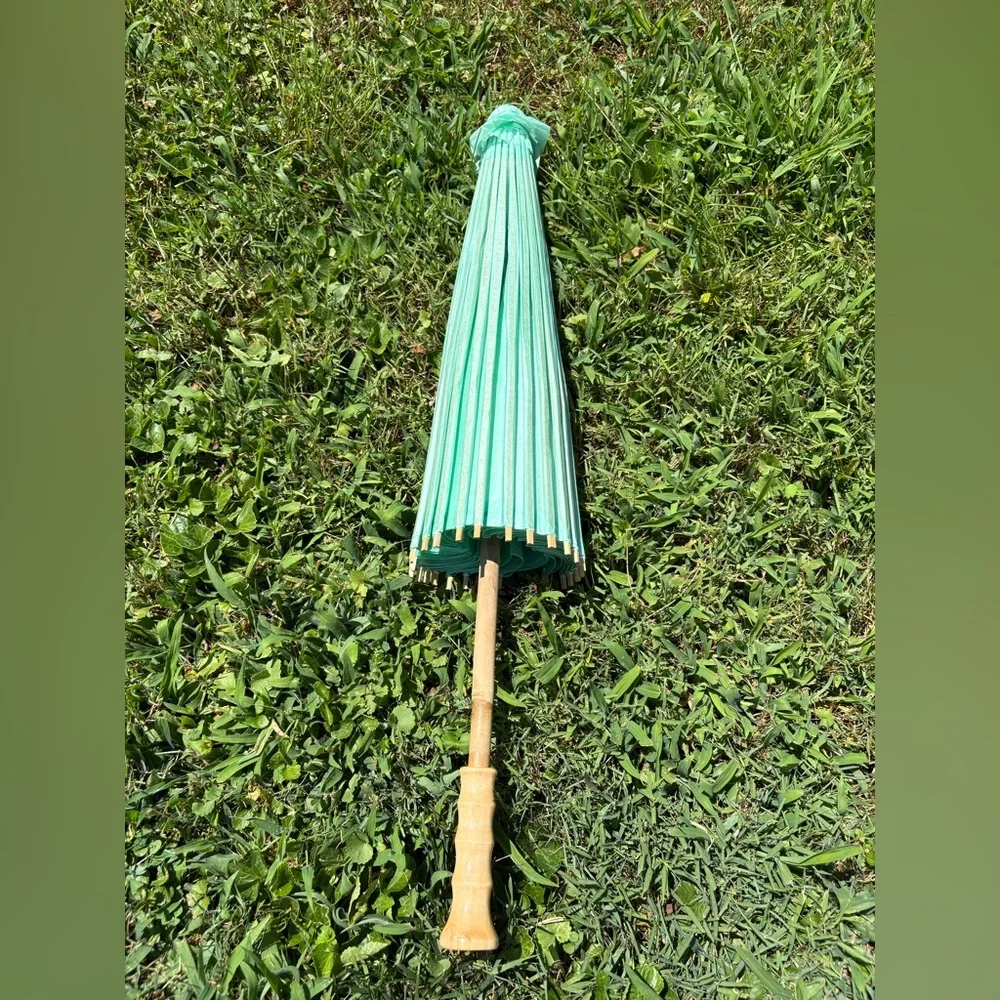 Mint Green Paper Parasol Sun Umbrella for Wedding Picture