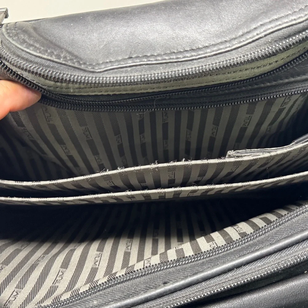 Tumi many compartments