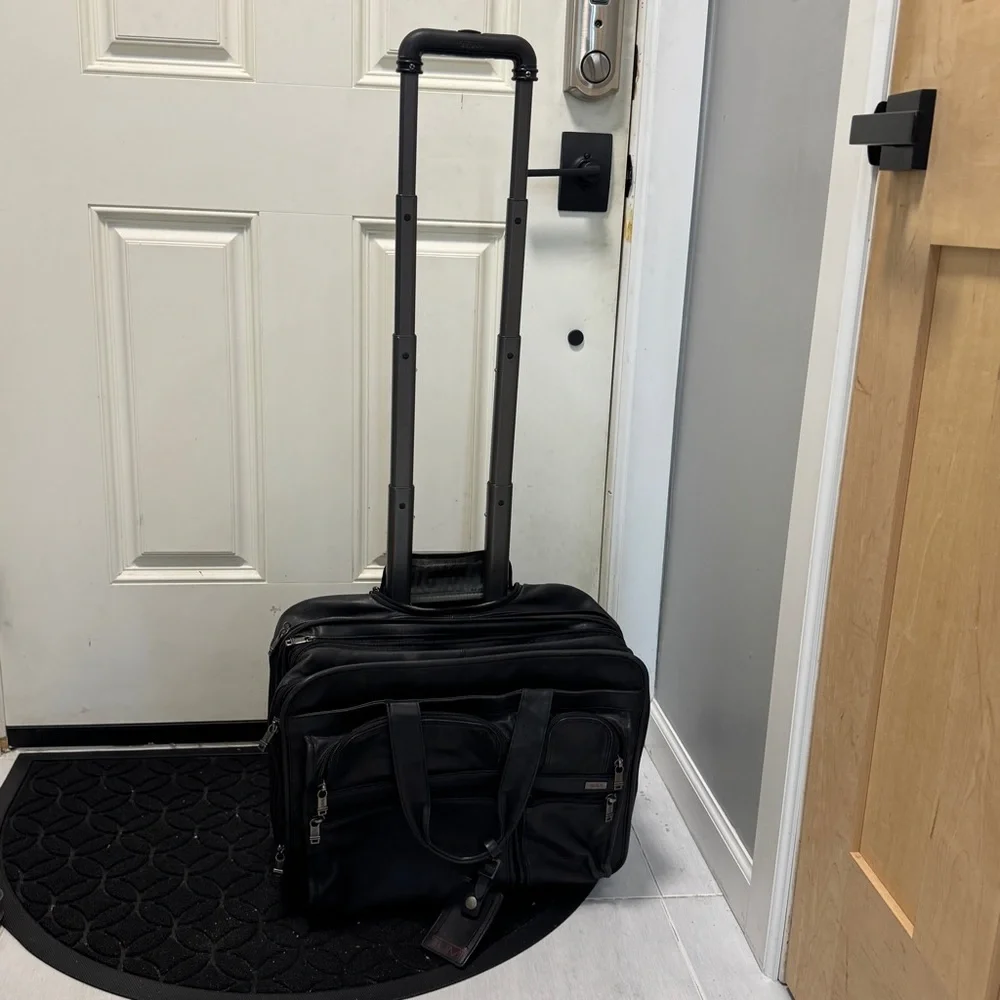 Tumi many compartments