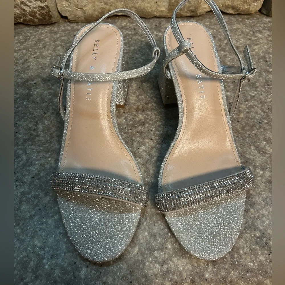Kelly & Katie put sparkling