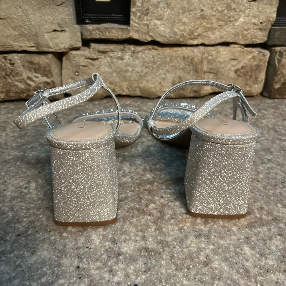 Kelly & Katie put sparkling