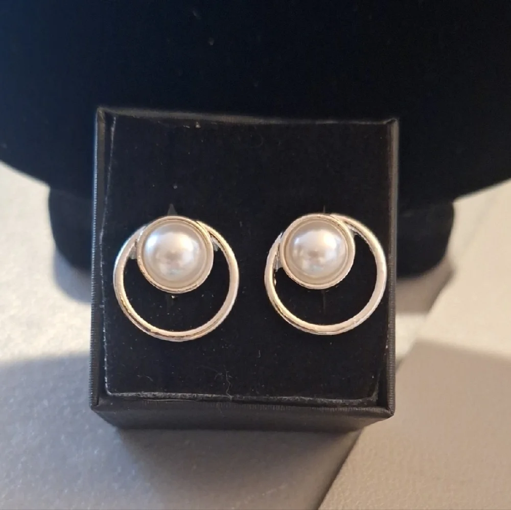 Elegant Silver Pearl Clip On Earrings