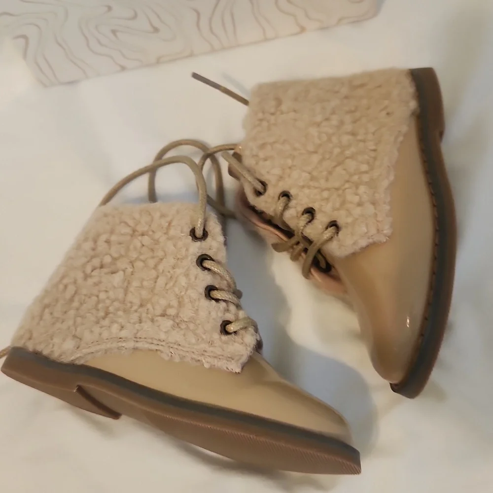 Stylish Tan Kids Boots Sherpa