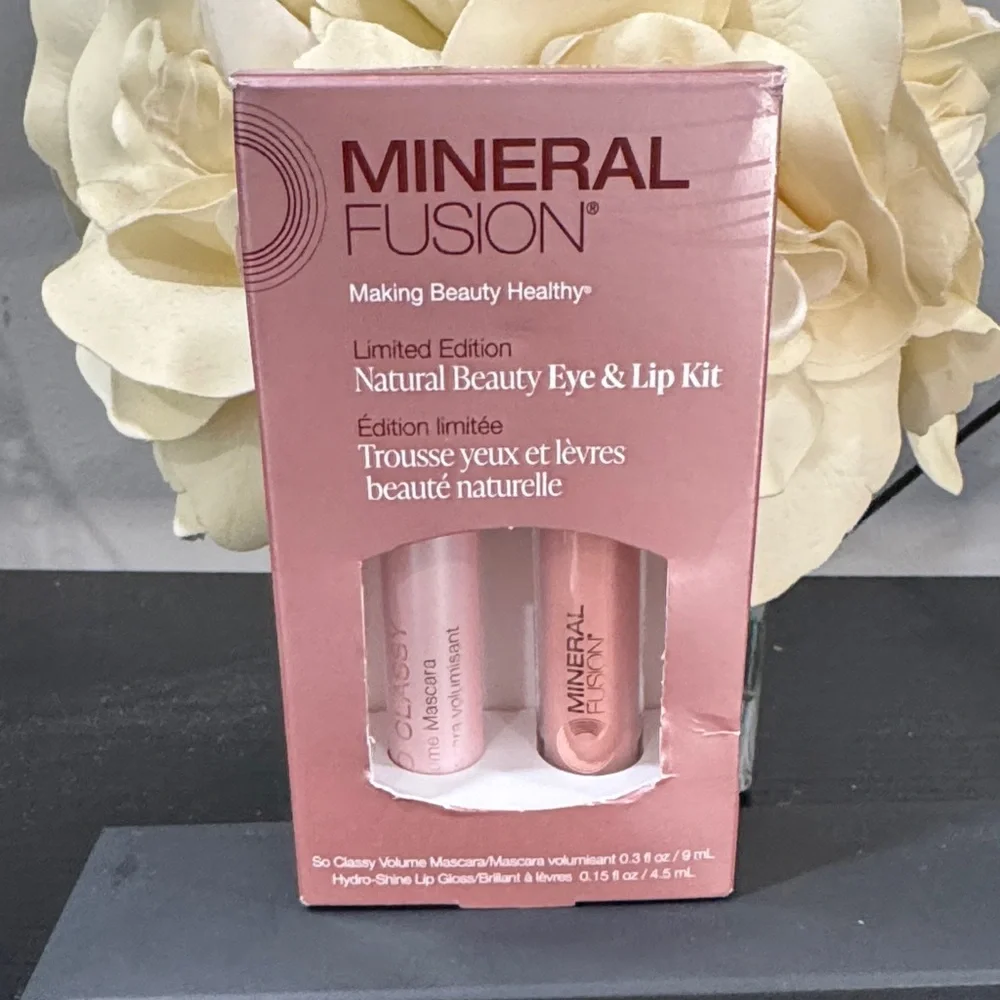 Mineral Fusion Natural Beauty Mascara/Lipgloss Kit soft Pink Set-Limited Edition