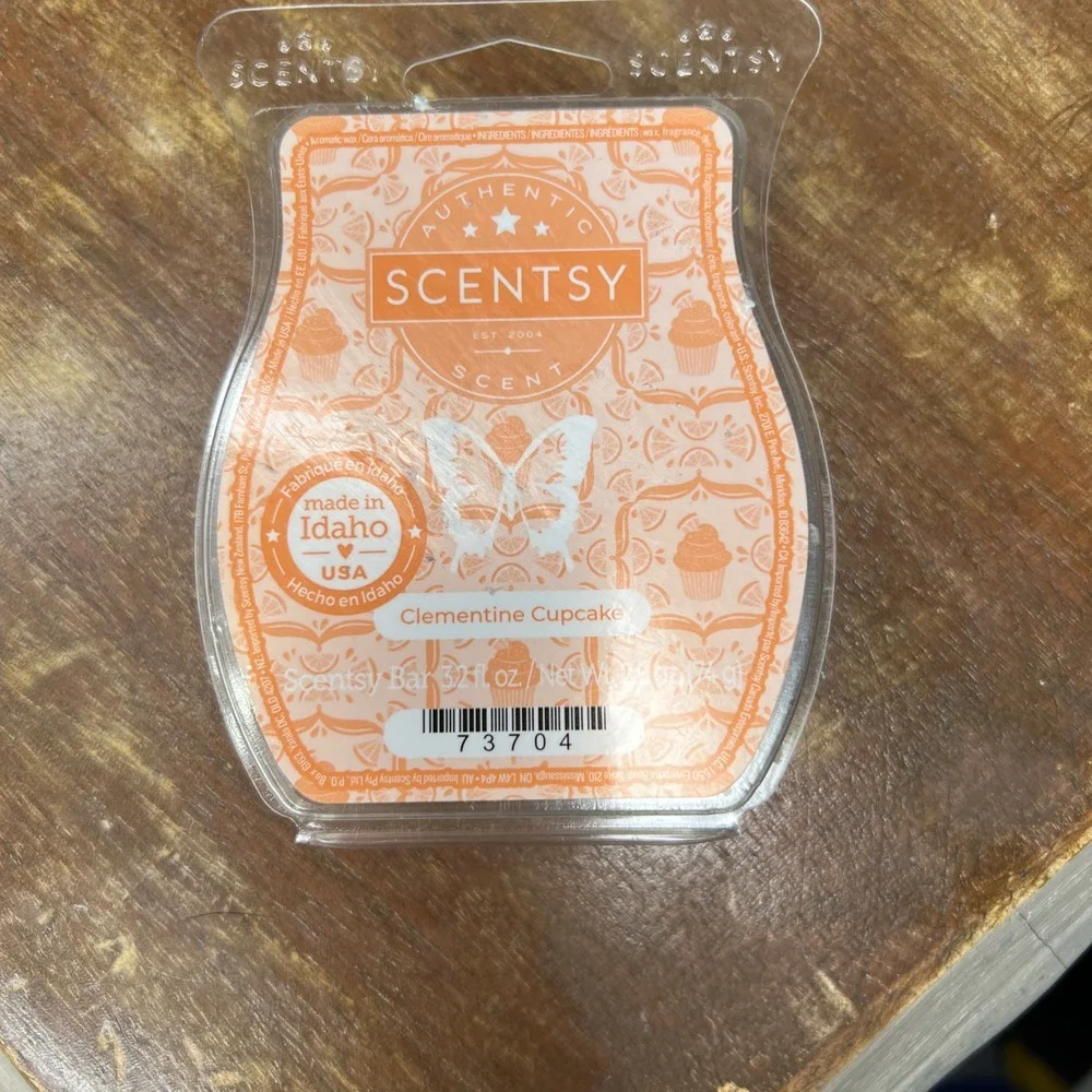 NEW Scentsy wax bar melt tart 3.2 oz CLEMENTINE CUPCAKE HARD TO‎ FIND