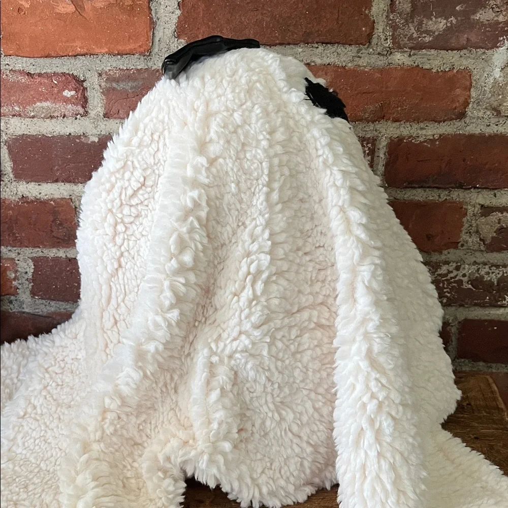 Mrs Gus the ghost pottery barn