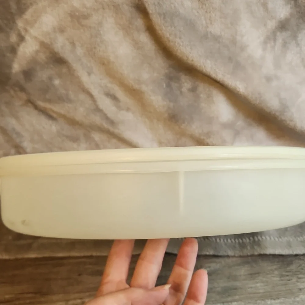 Tupperware round vintage