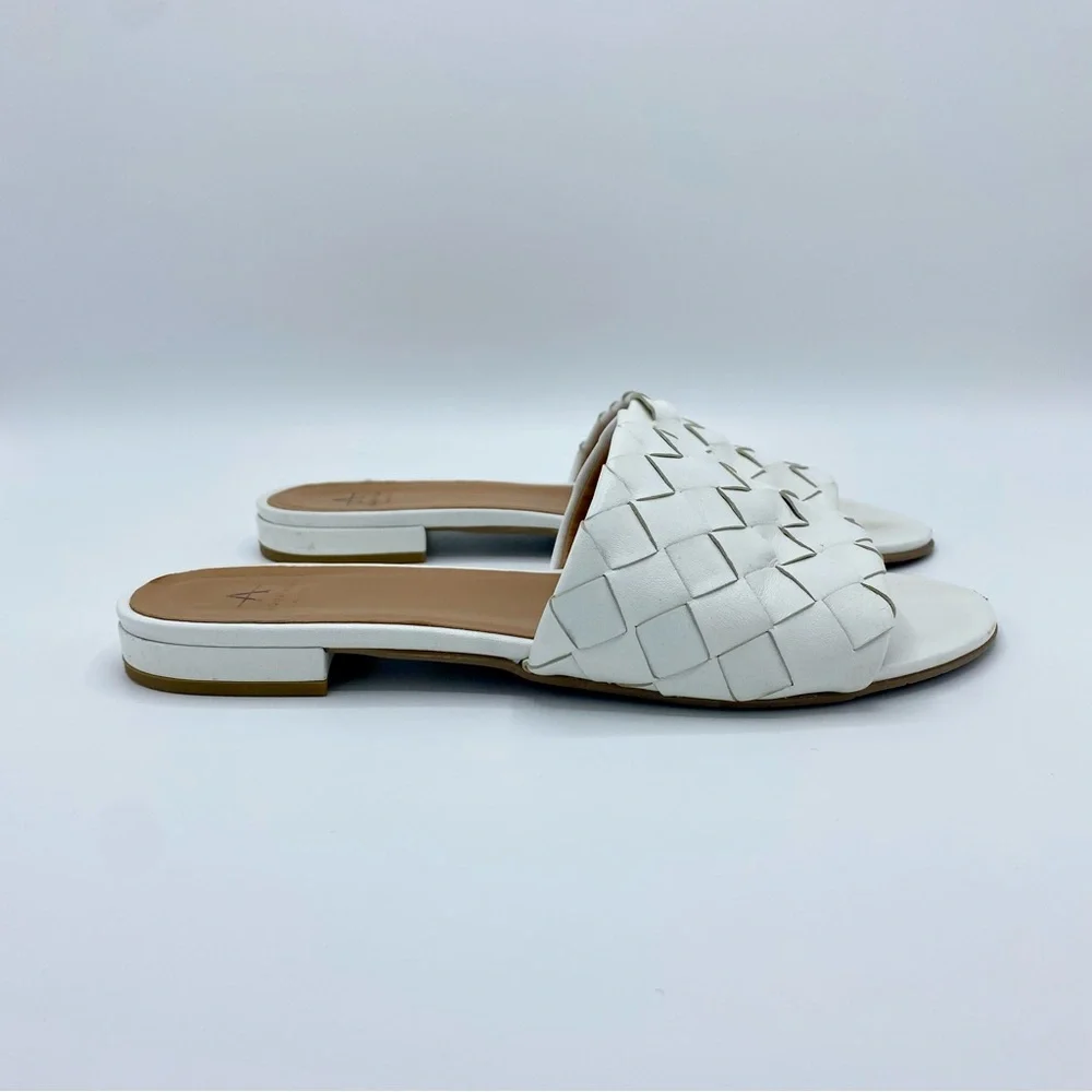 Aquatalia minimalist flat
