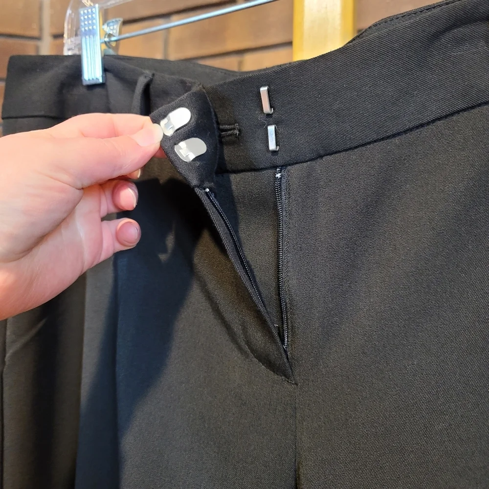 BCBGMaxAzria size leg