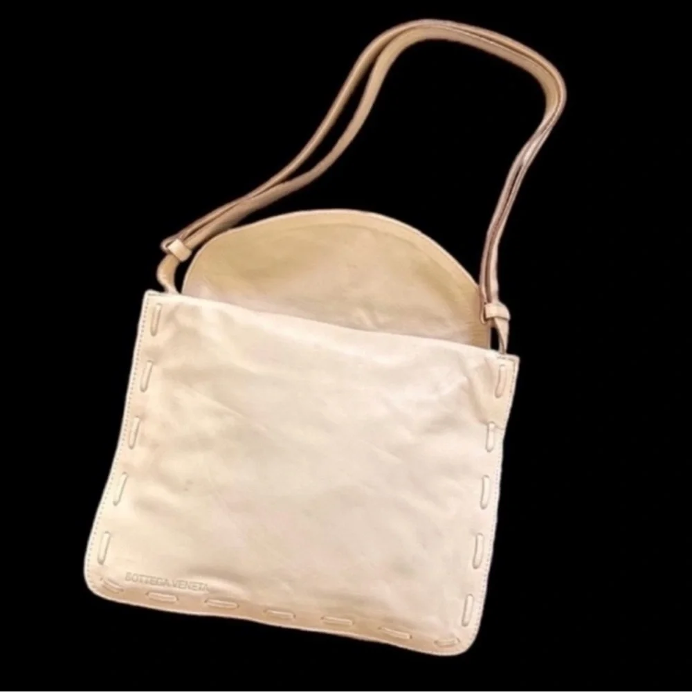 Bottega Veneta color cream
