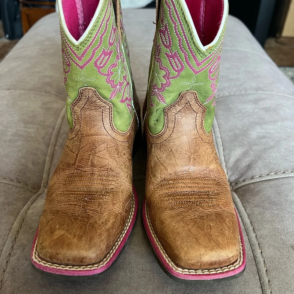 Ariat vibrant pink