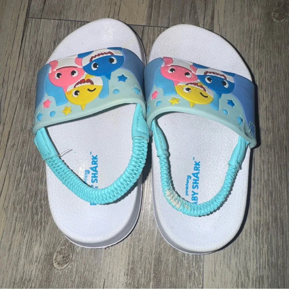 ☀️6/$20☀️ Baby Shark Kids Slide Sandals