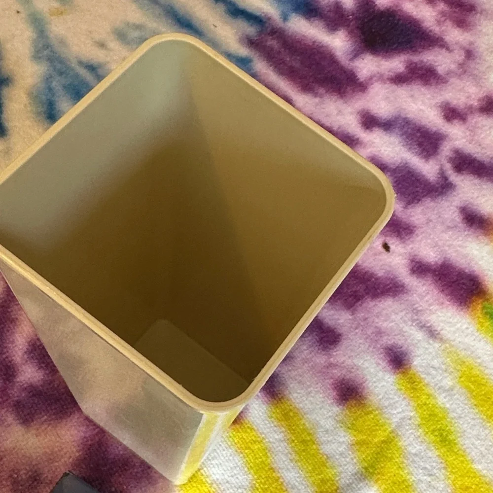 Tupperware sleek white