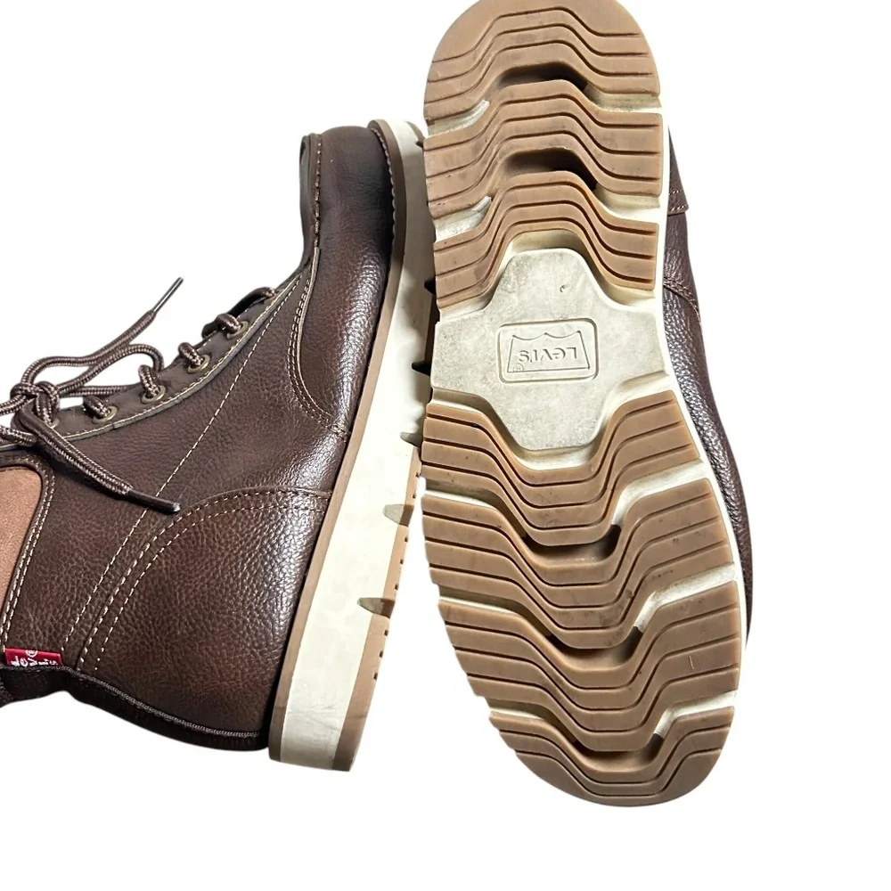 Levis outsole closure