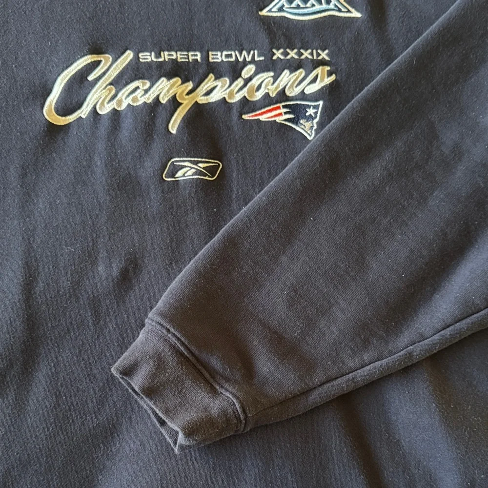 Reebok navy crewneck
