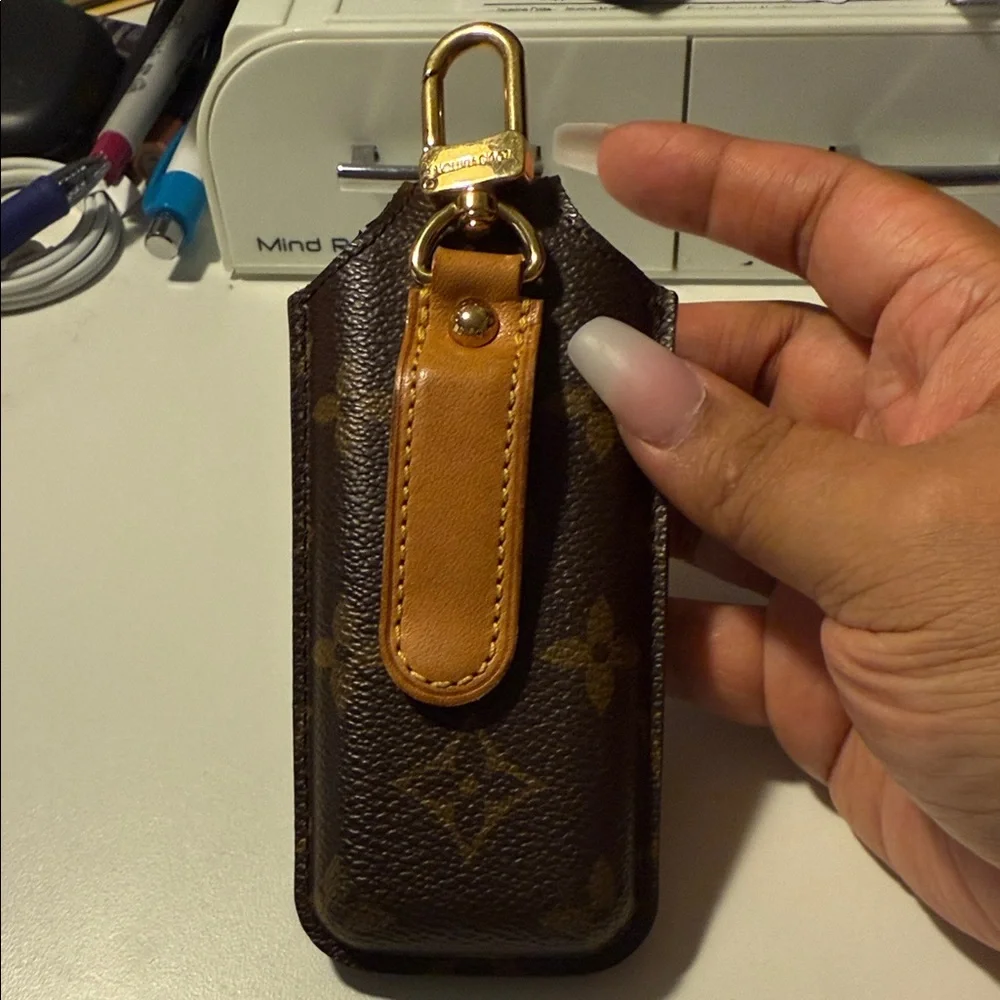 Louis Vuitton design elegant brown