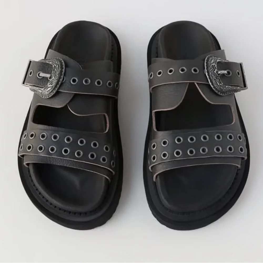 New leather Zara Kids Black Sandals size 1