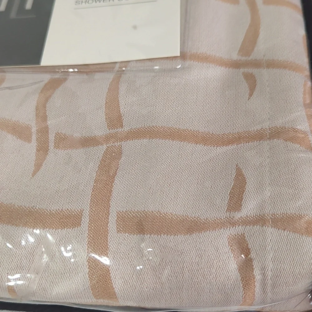 Luxury Hotel shower pattern smokefree