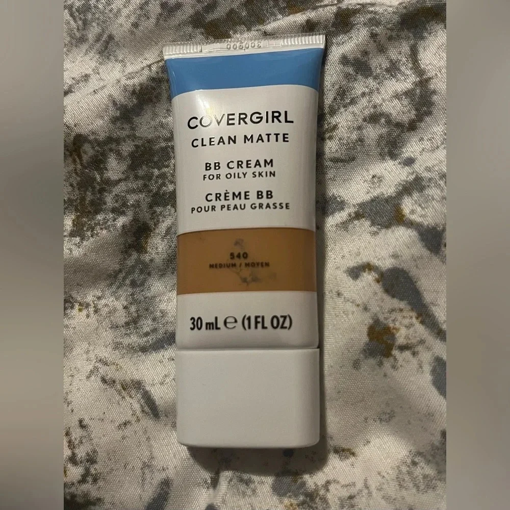 New! Covergirl Clean Matte BB Cream for Oukt Skin in Meduim 540
