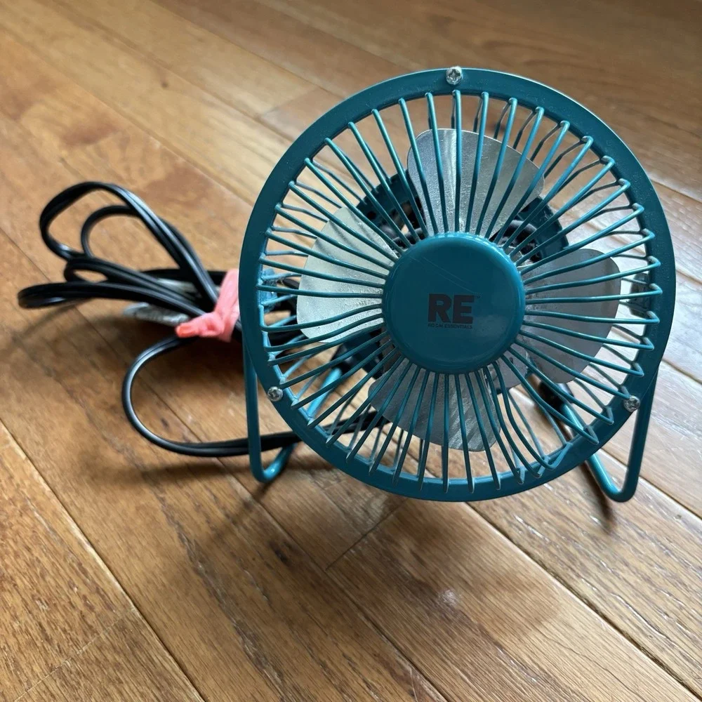 RE Blue Small Personal Fan Mini Desk Metal Blades Target 2011 RE FE10-cd 5.5