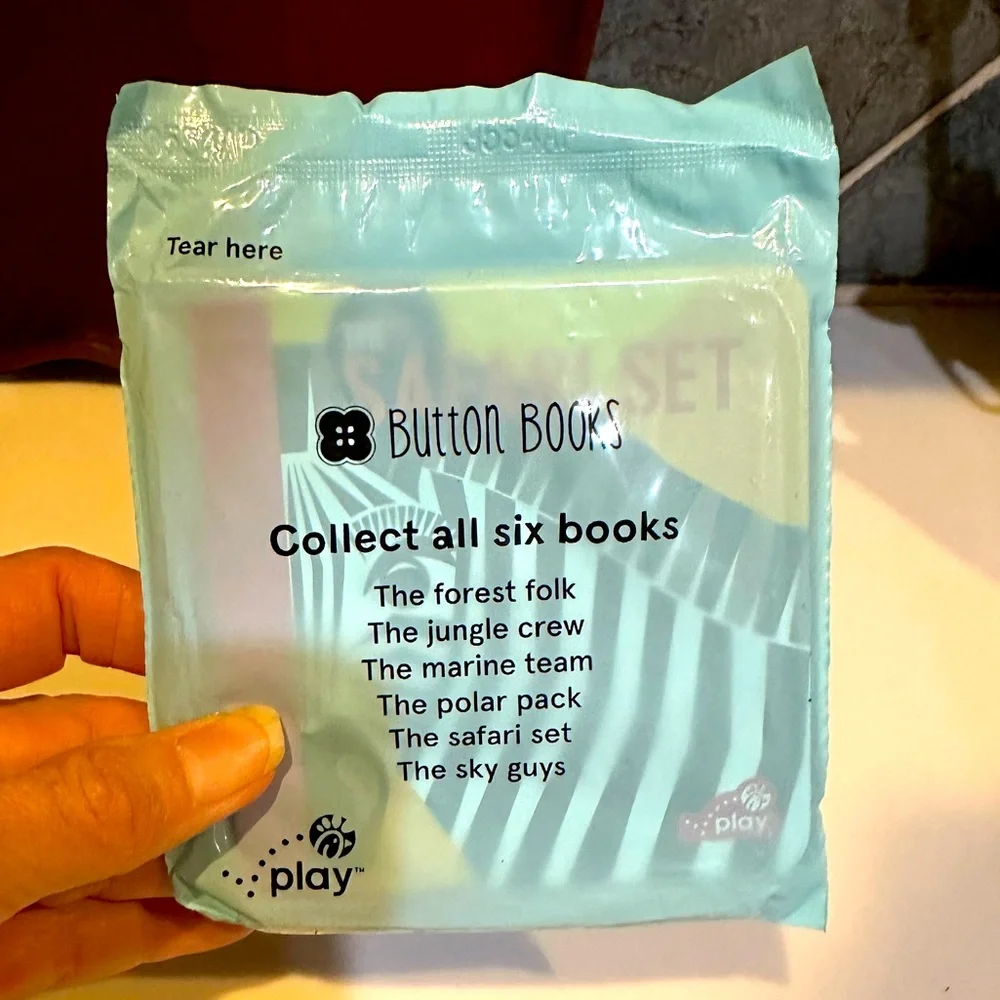 BUTTON BOOKS 2025 safari