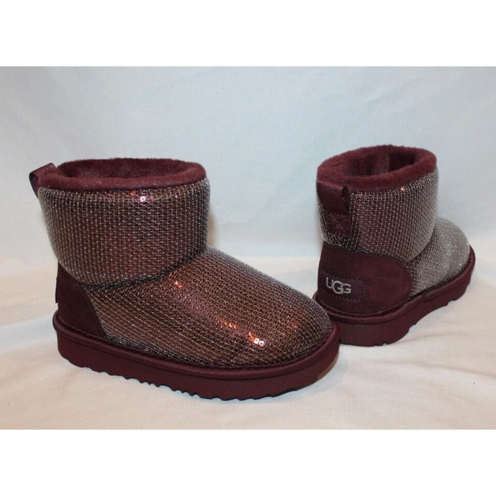 UGG pull loop