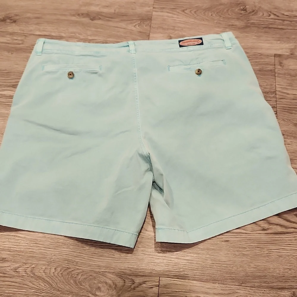 Vineyard Vines size 38