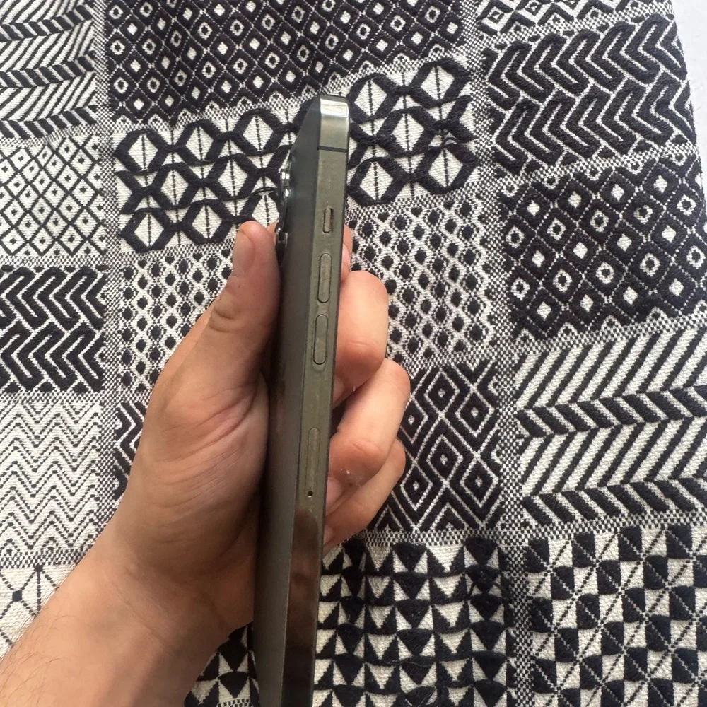 Apple no cracks