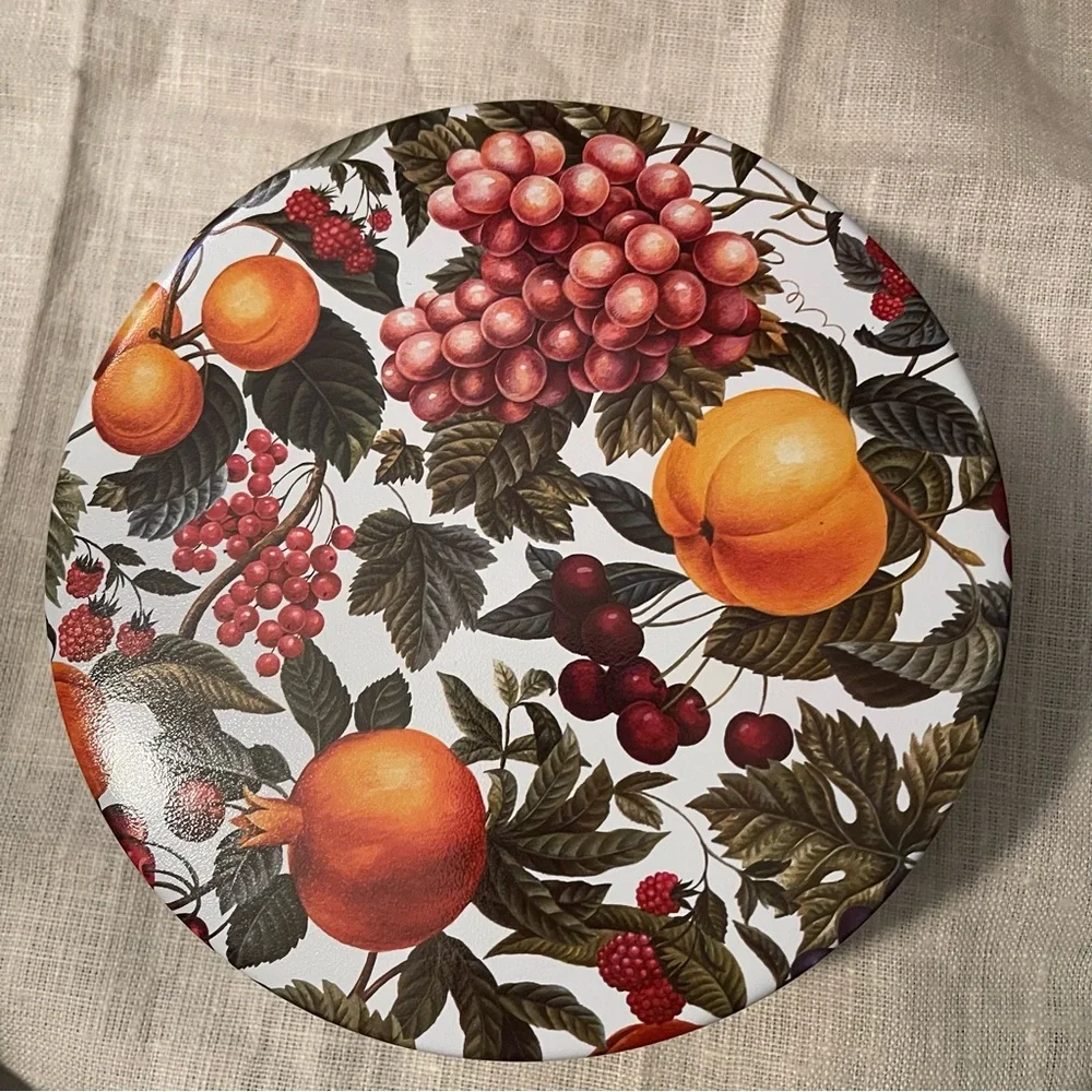 unbranded round tin