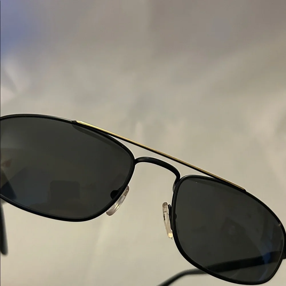 Notorio sleek black