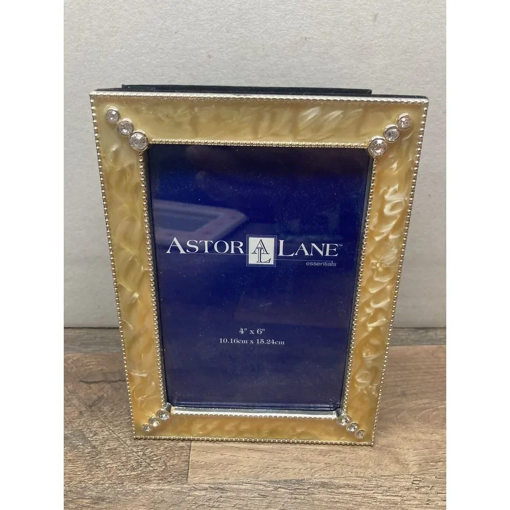 Astor Lane 4