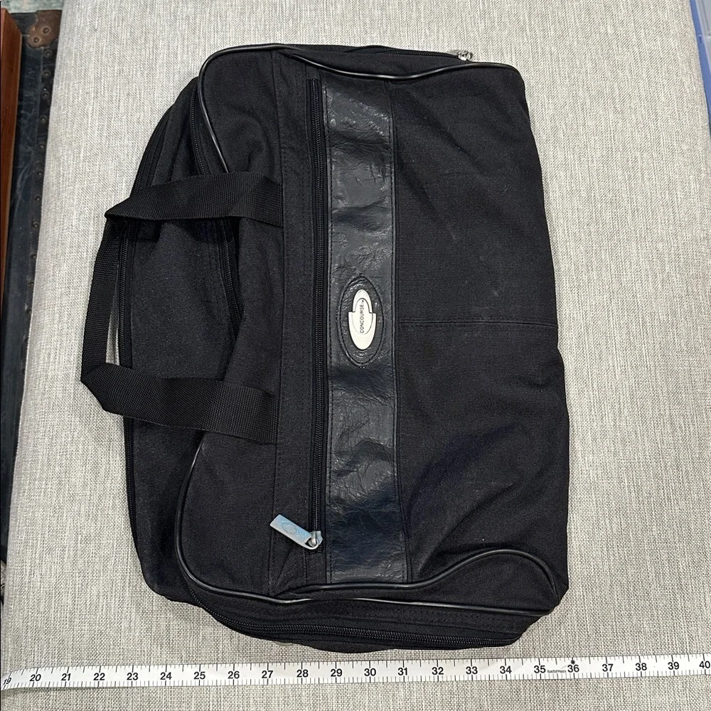 Concourse elegant black