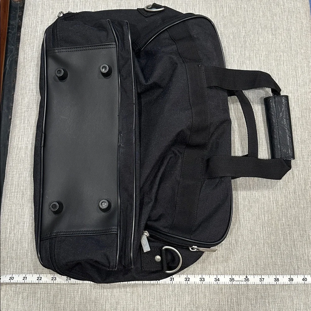 Concourse elegant black