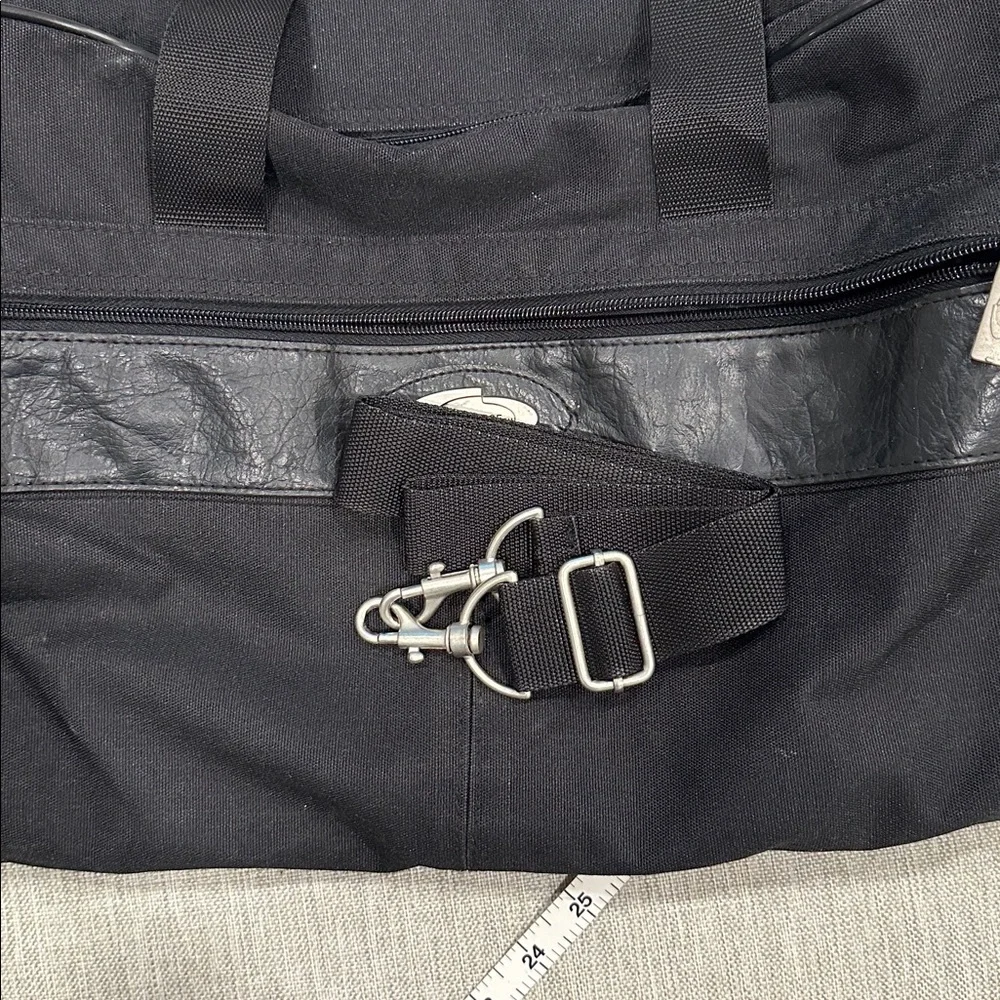 Concourse elegant black