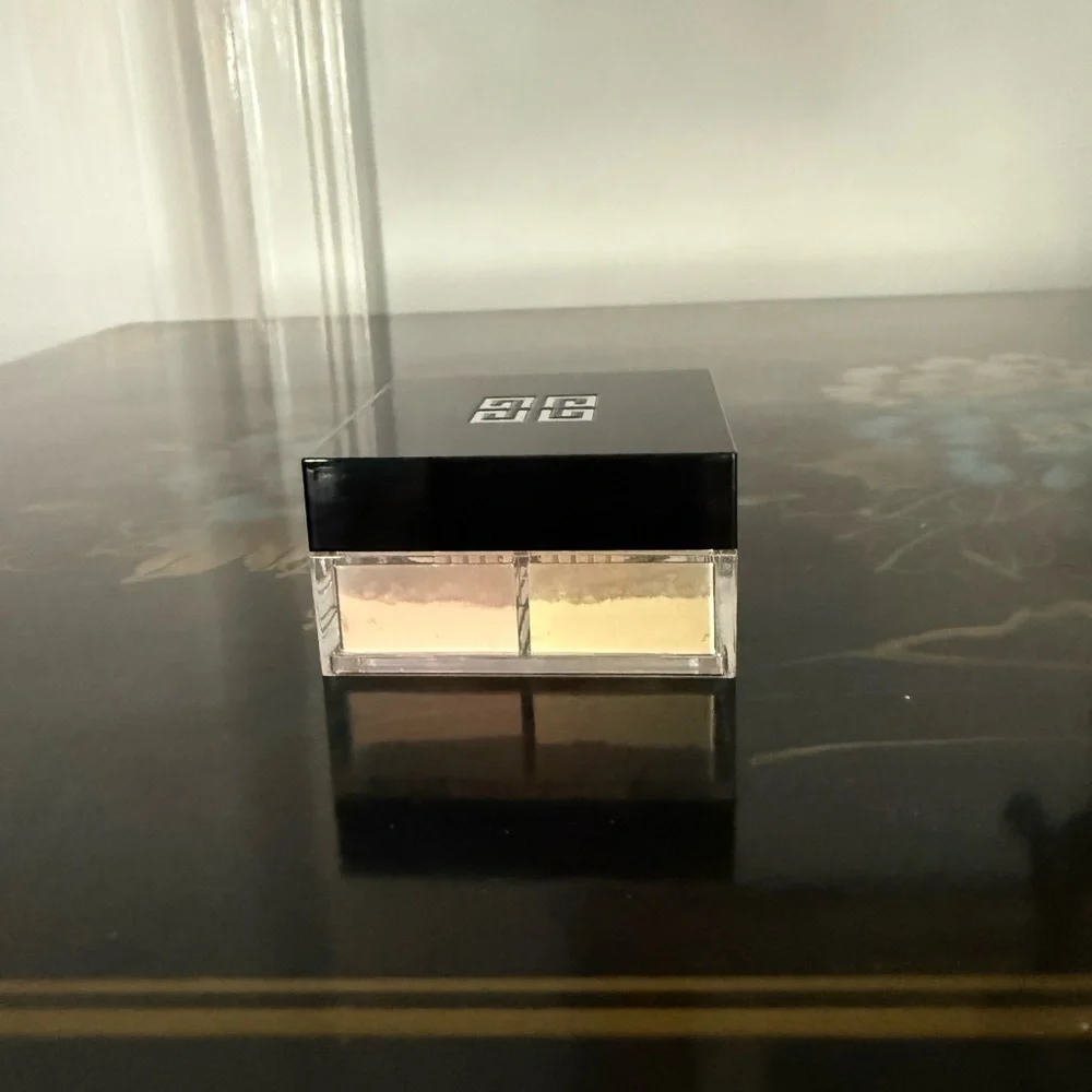 Givenchy Prisme Libre Loose Powder in Black Case